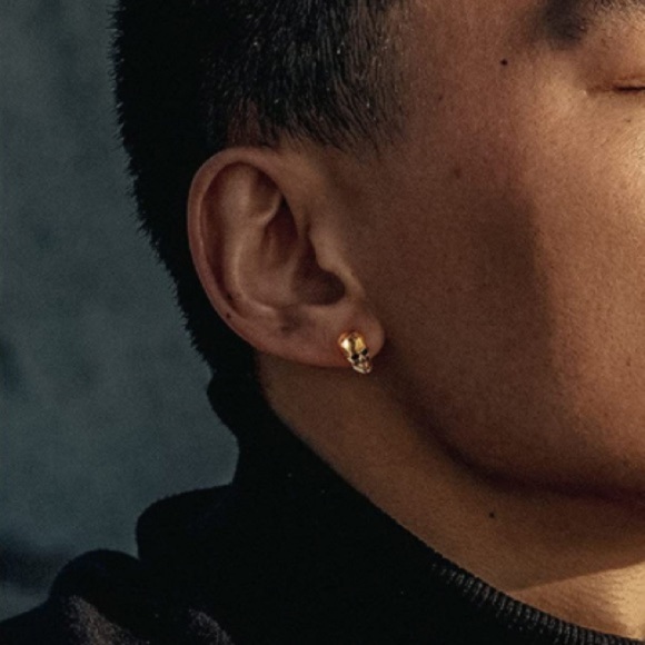 Gold Skull Studs – ESQUELETO Gold Skull Stud Earring